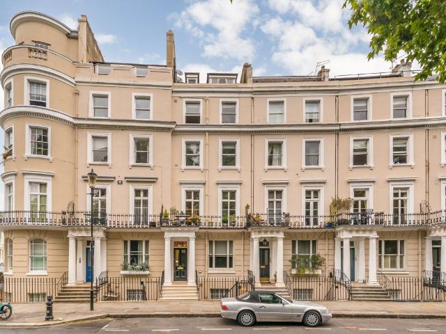 Royal Crescent, Notting Hill W11, 2 bed flat to rent, £2,650 pcm | PrimeLocation