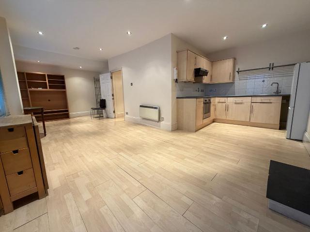 Royal Crescent Road, Southampton SO14, 2 bed flat to rent, £1,150 pcm | PrimeLocation