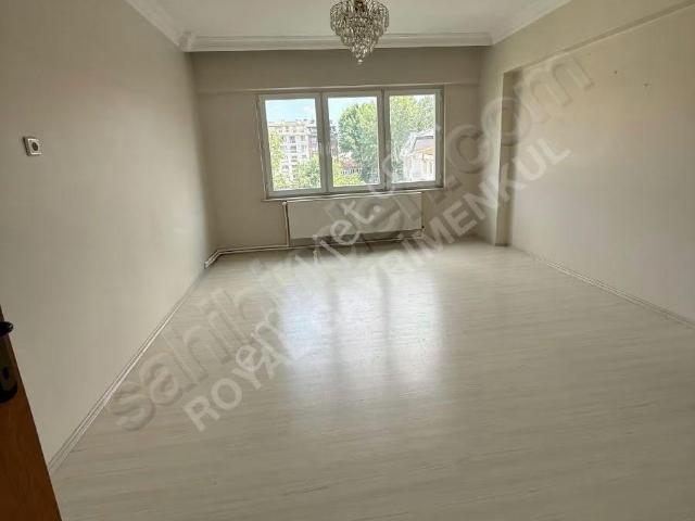 Royal 'den Mithatpaşa Cad.arakat Asansörlü 3+1 Kiralık Daire
