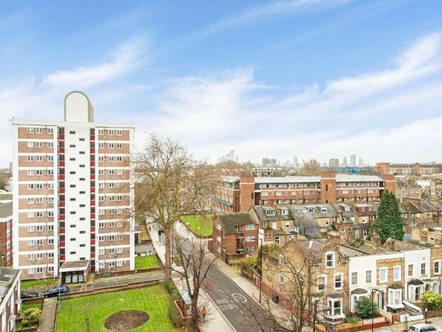 Royal Docks, London E16, 2 bed flat to rent, £2,450 pcm | PrimeLocation