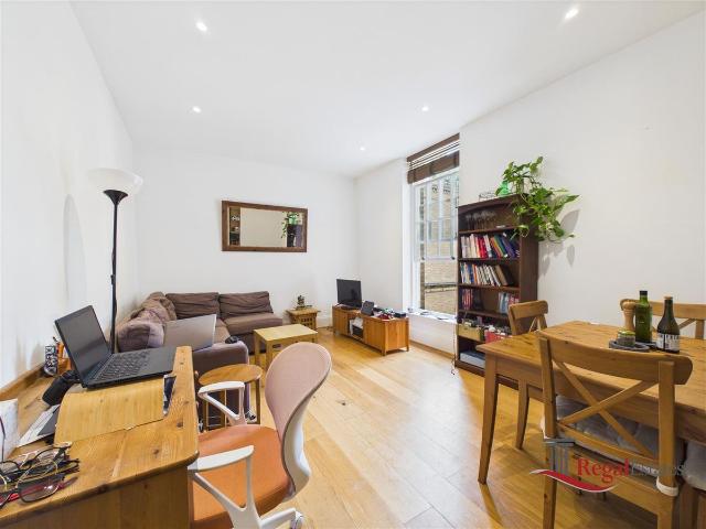 Royal Drive, London N11, 1 bed property to rent, £1,650 pcm | PrimeLocation