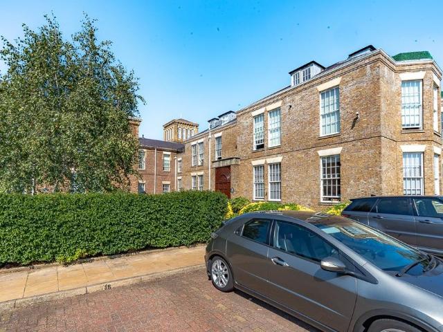 Royal Drive, London, N11 3FS, United Kingdom | 3 bed apartment for rent #116538715 | Rentberry