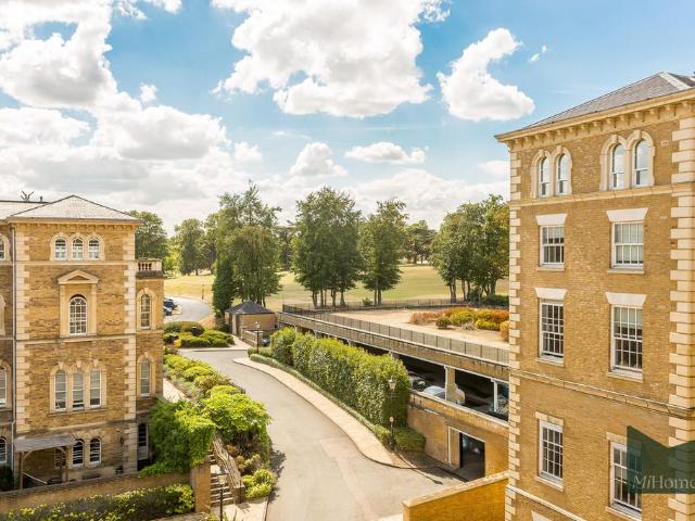 Royal Drive, Princess Park Manor, N11 3 bed apartment to rent £3,400 pcm £785 pw