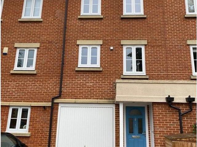 Royal Earlswood Park, Redhill RH1, 3 bed terraced house to rent, £2,250 pcm | PrimeLocation