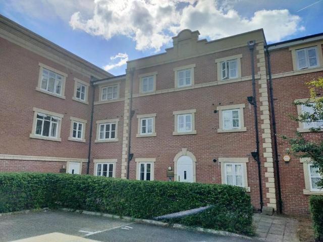 Royal Earlswood Park, Redhill 2 bed apartment to rent £1,600 pcm £369 pw
