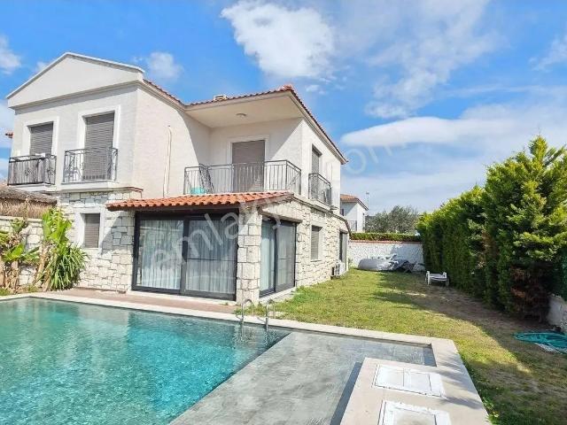 Royal Emlaktan Reisdere Yıllık Havuzlu 4+1 Kiralık