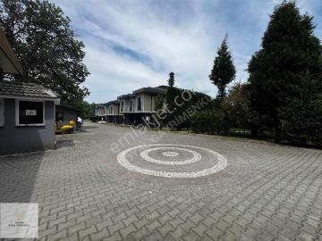 Royal Gayrimenkul'den Site İçi Güvenlikli Havuzlu Villa