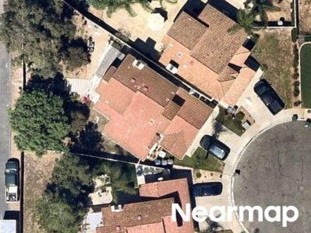 Royal Glen Dr