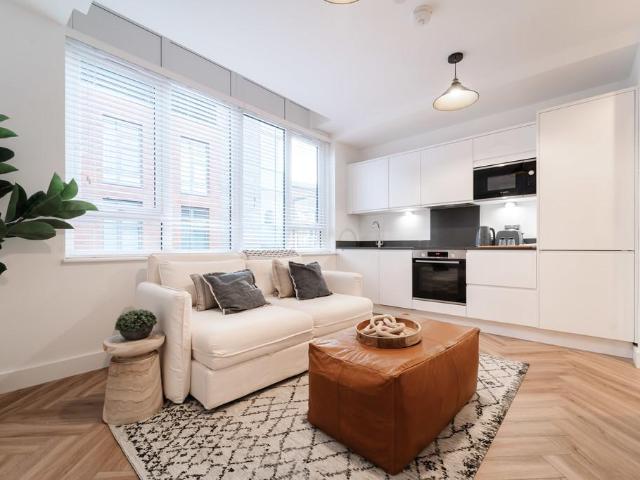 Royal House, Delamere Street, Chester 1 bed apartment to rent £1,050 pcm £242 pw