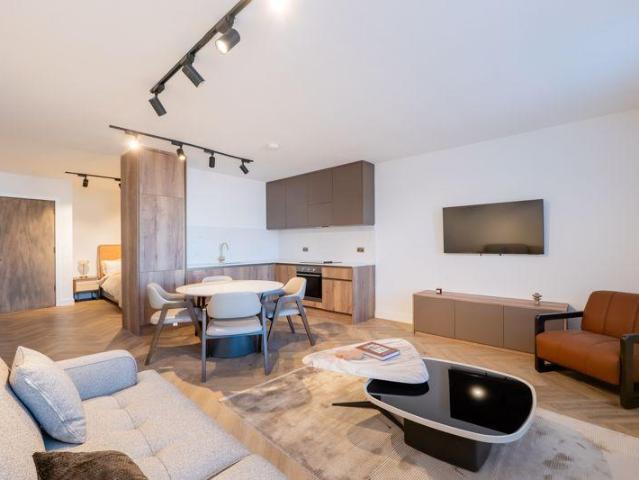 Royal House LE1 5BP 1 bed apartment to rent £1,050 pcm £242 pw