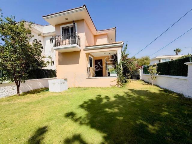 Royal Ilıca Plajına 200 Metre | Geniş Bahçeli 3+1 Kiralık Villa