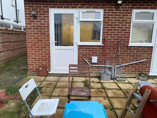Royal Lane, Uxbridge UB7, 1 bed flat to rent, £1,000 pcm | PrimeLocation