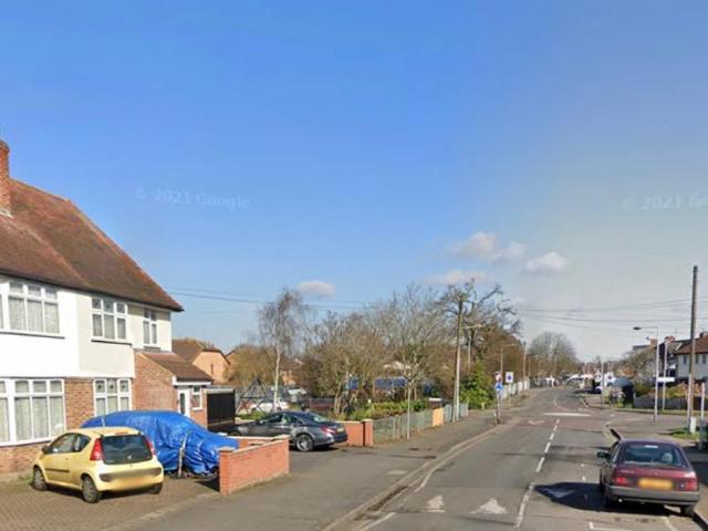 Royal Lane, Uxbridge UB7, 2 bed flat to rent, £1,600 pcm | PrimeLocation