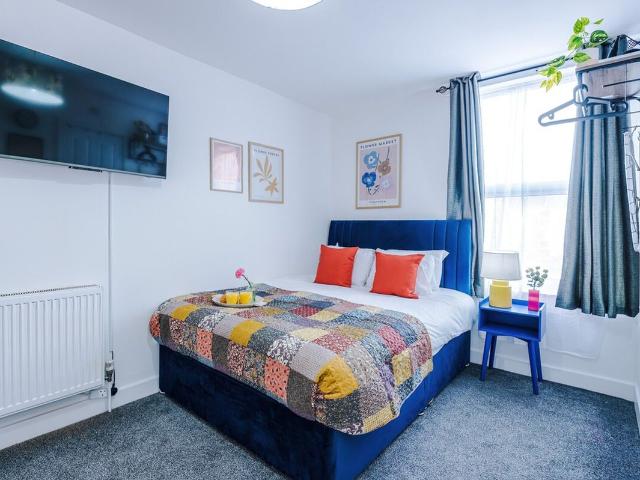 Royal Leamington Spa CV31, Studio to rent, £1,834 pcm | PrimeLocation