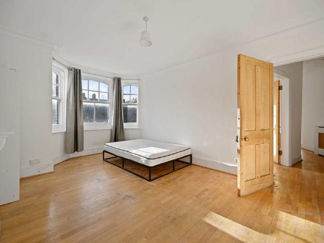 Royal London Building, London, SE15 4 bed flat to rent £3,500 pcm £808 pw