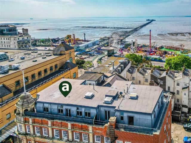 Royal Mews, Southend On Sea 2 bed penthouse to rent £1,450 pcm £335 pw