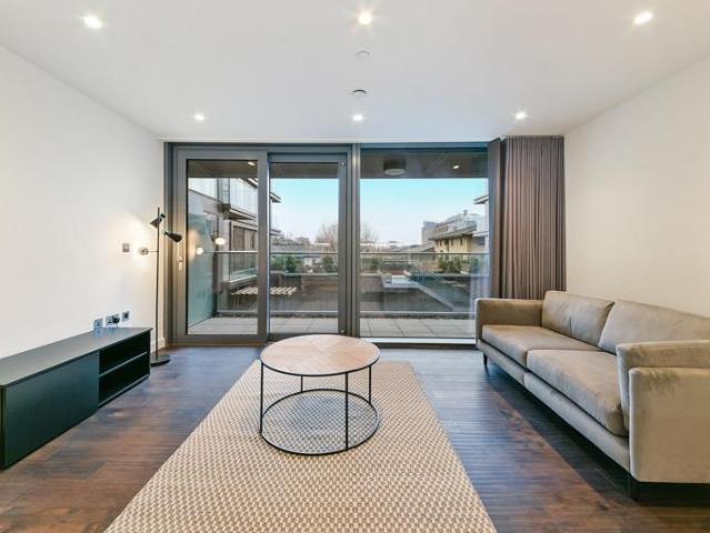 Royal Mint Street | London | E1 Studio to rent £2,400 pcm £554 pw