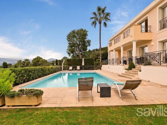 Royal Mougins Golf Villa avec vue dégagée. 248m² Mougins