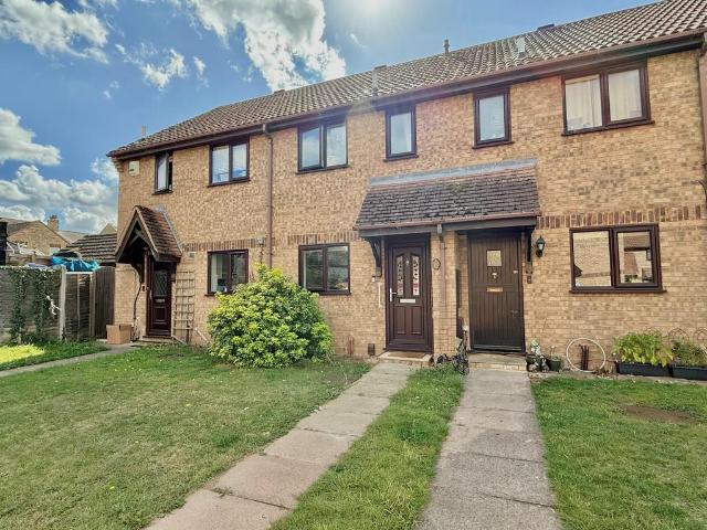 Royal Oak Close, Biggleswade, SG18 2 bed terraced house to rent £1,200 pcm £277 pw