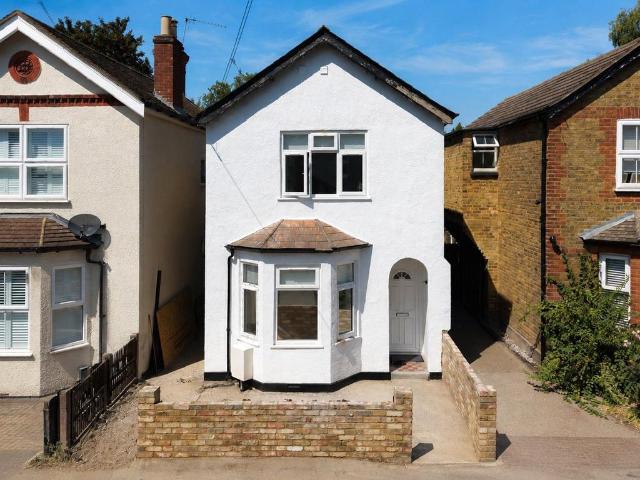 Royal Oak Road, Woking, Surrey, GU21 1 bed in a house share to rent £1,000 pcm £231 pw