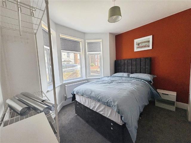 Royal Oak Road, Woking, Surrey, GU21 1 bed in a house share to rent £1,000 pcm £231 pw