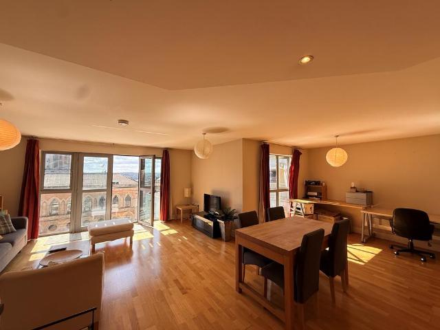 Royal Parade, Bristol, BS8 2 bed apartment to rent £1,650 pcm £381 pw