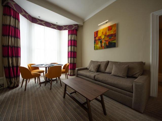 Royal Parade, Eastbourne 2 Bed. 2 bed apartment to rent £1,350 pcm £312 pw