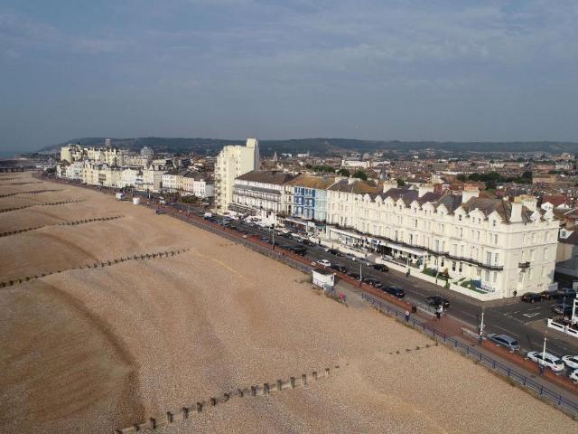 Royal Parade, Eastbourne Executive. Studio to rent £800 pcm £185 pw