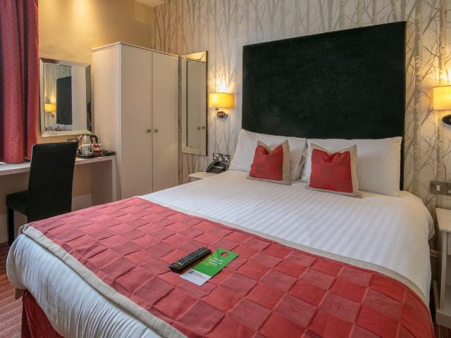 Royal Parade, Eastbourne Furnished En Suite Studio, Seafront BN22, Room to rent, £600 pcm | PrimeLocation