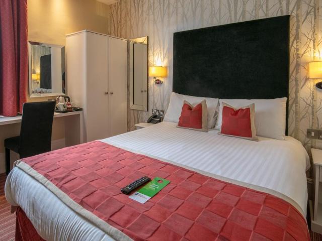 Royal Parade, Eastbourne Furnished. Studio to rent £600 pcm £138 pw