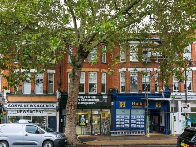 Royal Parade, Station Approach, Kew. 1 bed flat to rent £1,900 pcm £438 pw