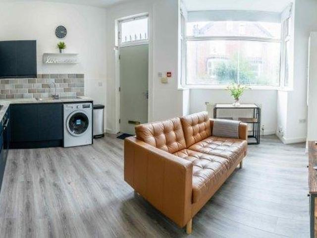 Royal Park Avenue 2 bed house share to rent £1,516 pcm £350 pw