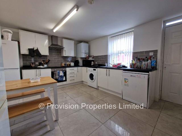 Royal Park Avenue, Hyde Leeds LS6, 6 bed terraced house to rent, £3,484 pcm | PrimeLocation