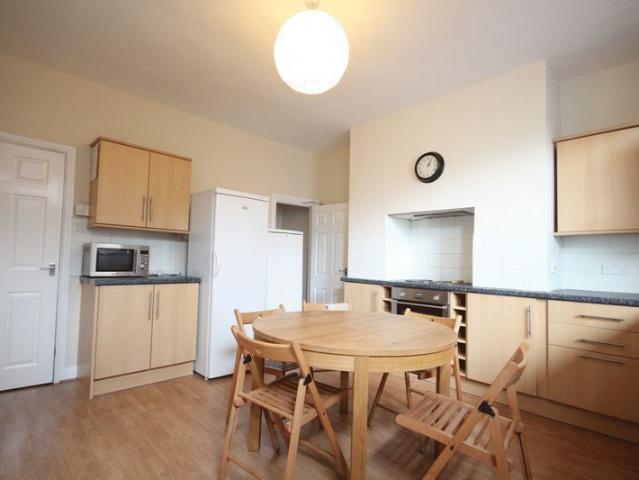 Royal Park Avenue, Hyde Park, Leeds, West Yorkshire LS6, 5 bed terraced house to rent, £3,521 pcm | PrimeLocation