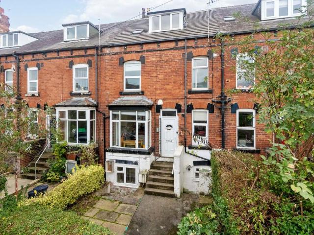 Royal Park Avenue, Leeds LS6 3 bed terraced house to rent £1,603 pcm £370 pw