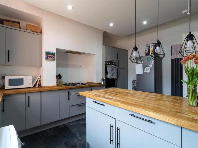 Royal Park Avenue, Leeds LS6 4 bed terraced house to rent £2,080 pcm £480 pw