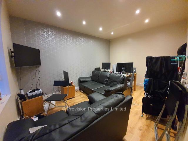 Royal Park Grove, Hyde Leeds LS6, 5 bed terraced house to rent, £2,167 pcm | PrimeLocation