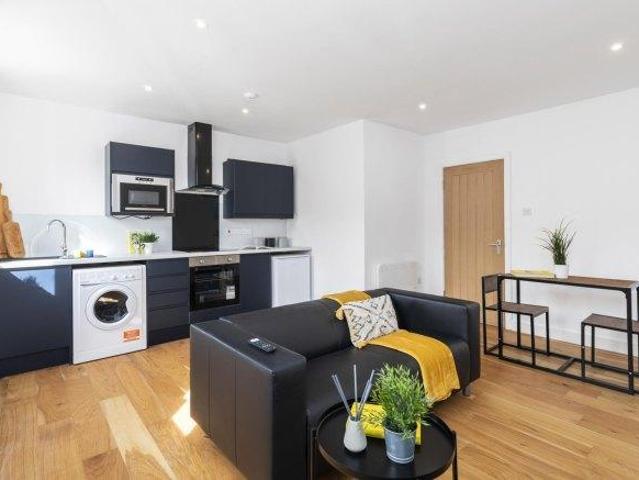 Royal Park Road 2 bed house share to rent £1,550 pcm £358 pw