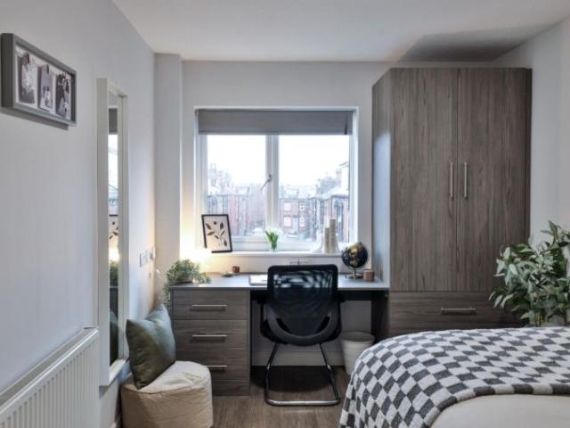 Royal Park Road, Hyde Park, Leeds LS6, 5 bed flat to rent, £576 pppm | PrimeLocation