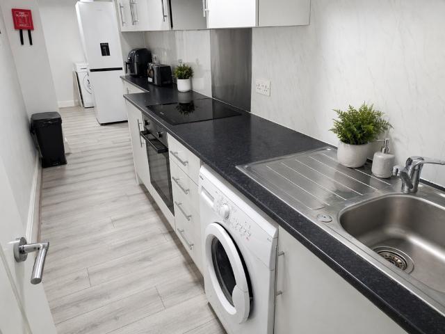 Royal Park Terrace, Leeds 3 bed flat to rent £1,560 pcm £360 pw