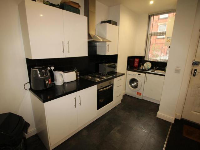 Royal Park Terrace, Leeds LS6 4 bed house to rent £3,086 pcm £712 pw