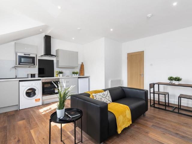 Royal Park Works. 36 Royal Park Road. 2 bed flat to rent £1,638 pcm £378 pw