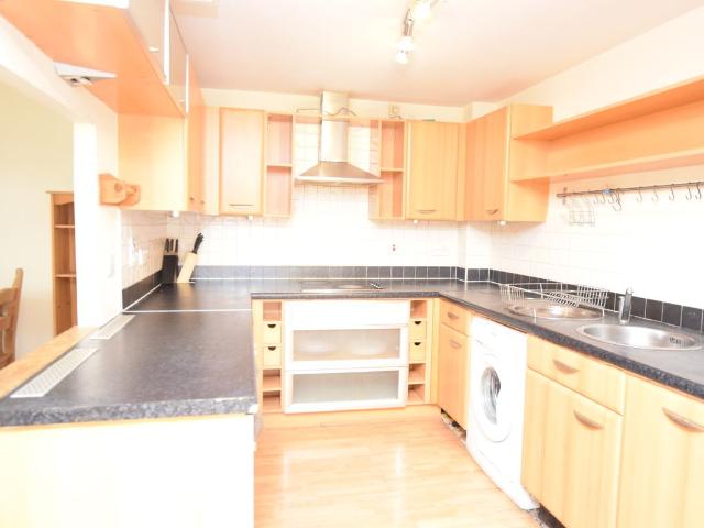Royal Plaza, Sheffield S1, 3 bed flat to rent, £1,300 pcm | PrimeLocation