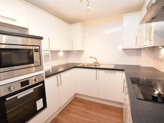 Royal Plaza, Sheffield, S1 2 bed apartment to rent £1,000 pcm £231 pw