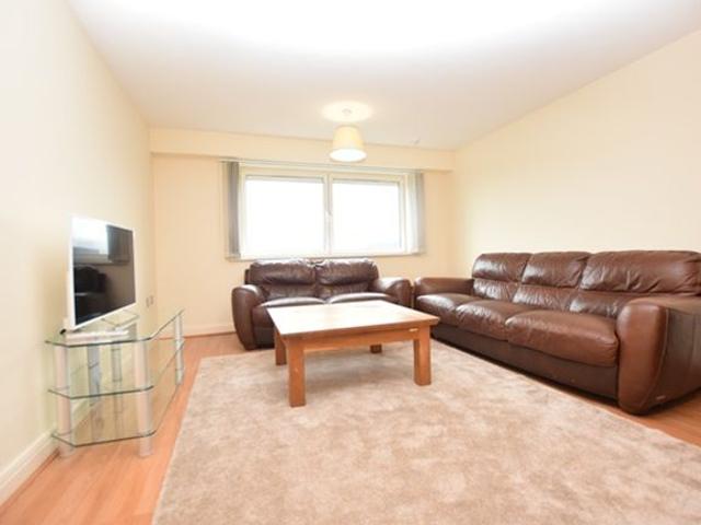 Royal Plaza, Sheffield S1, 2 bed flat to rent, £1,100 pcm | PrimeLocation