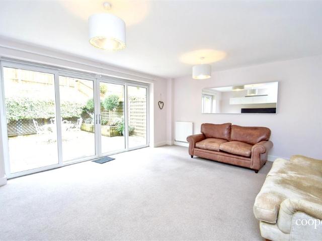Royal Quay, Harefield, UB9