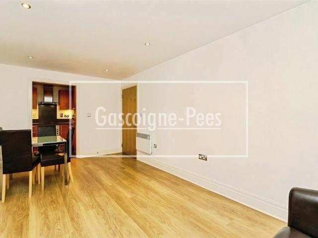 Royal Quarter, Kingston upon Thames, KT2 1 bed flat to rent £1,750 pcm £404 pw