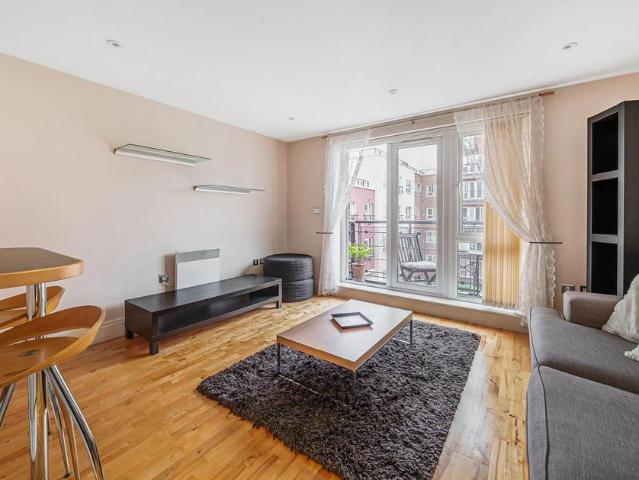 Royal Quarter, Seven Kings Way KT2 1 bed flat to rent £1,900 pcm £438 pw