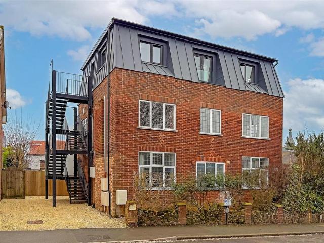 Royal Road, St Albans 3 bed maisonette to rent £2,100 pcm £485 pw