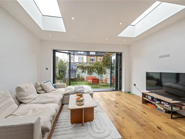 Royal Road, Teddington, TW11